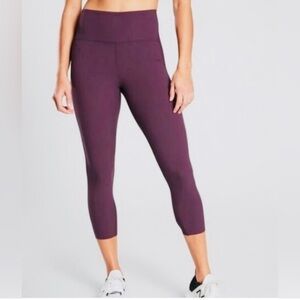 Athleta Ultimate Dobby Mesh Capri Legging